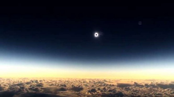 Hình ảnh nhật thực nhìn từ độ cao 11.300m - Ảnh chụp từ video clip