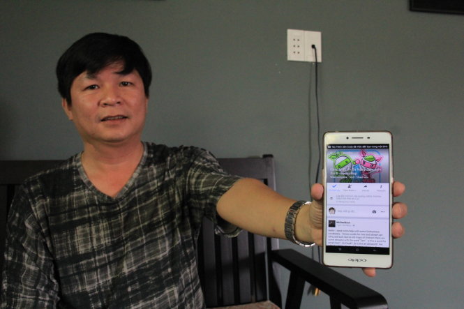 Anh Nguyễn Văn Duy, phó phòng QLĐT - Văn phòng UBND TP Đà Nẵng, có thể thực hiện công việc của mình ở bất cứ đâu qua điện thoại kết nối mạng - Ảnh: Trường Trung