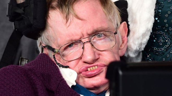 GS. Stephen Hawking cảnh báo rời EU là “thảm họa với khoa học Anh” - Ảnh: BBC