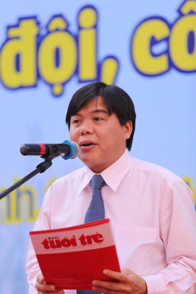 Ông Tăng Hữu Phong - tổng biên tập báo Tuổi Trẻ phát biểu tại buổi tư vấn sáng 12-3 - Ảnh: Như Hùng
