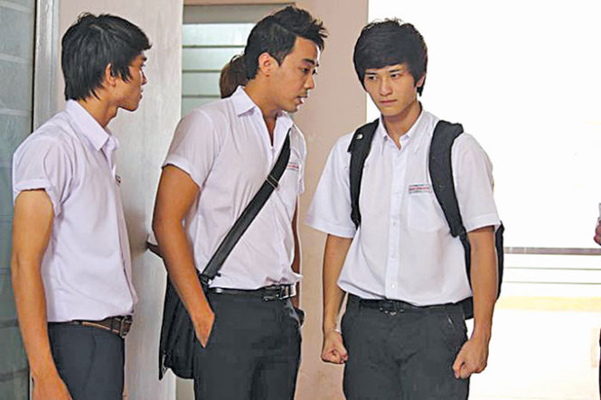 Huỳnh Anh (bìa phải) vai Hùng trong phim Bản lĩnh công tử 
- Ảnh tư liệu