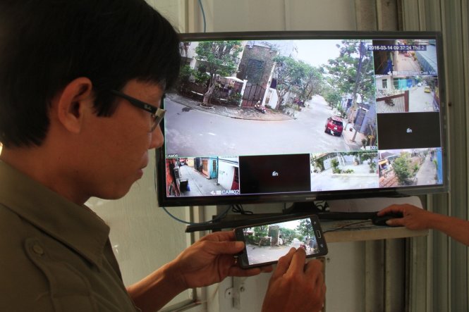 Hệ thống camera của Công an phường Xuân Hà (Đà Nẵng) cho phép người dân nếu có nhu cầu có thể tự xem camera giám sát khu vực gia đình mình ở bằng điện thoại - Ảnh: Đoàn Cường