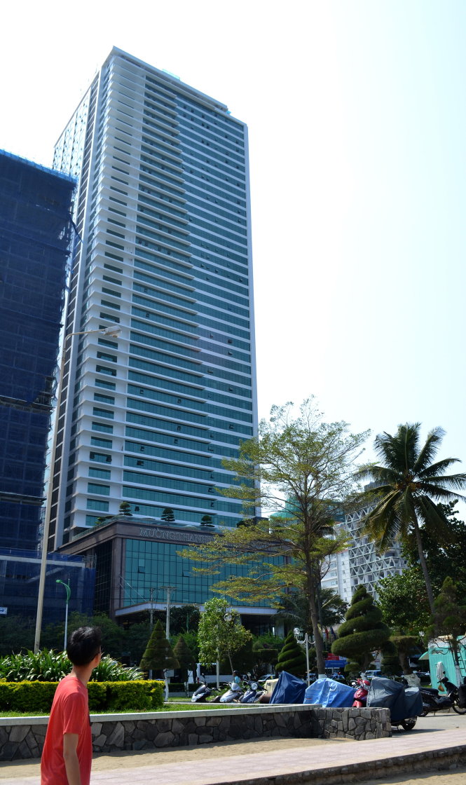 Dù quy hoạch được Thủ tướng phê duyệt chỉ cho xây công trình ở Nha Trang có chiều cao tối đa 40 tầng, nhưng Sở Xây dựng Khánh Hòa vẫn cấp phép cho cao ốc Mường Thanh Nha Trang Center xây 48 tầng