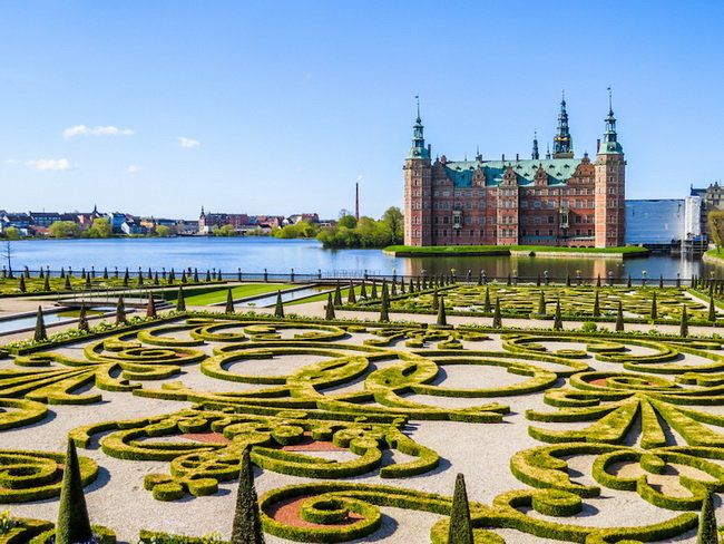 Lâu đài Frederiksborg ở Hillerod, Đan Mạch - Ảnh: Shutterstock.com