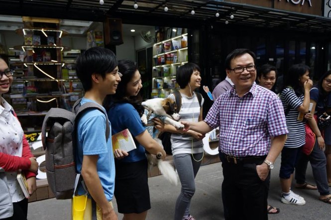 Nhà văn Nguyễn Nhật Ánh trong buổi ký tặng sách do NXB Trẻ tổ chức tại đường sách TP.HCM. - Ảnh: FB NXB Trẻ.