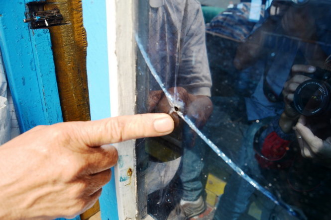 Những vết đạn trên tàu cá của ngư dân Việt Nam - Ảnh: Lê Trung