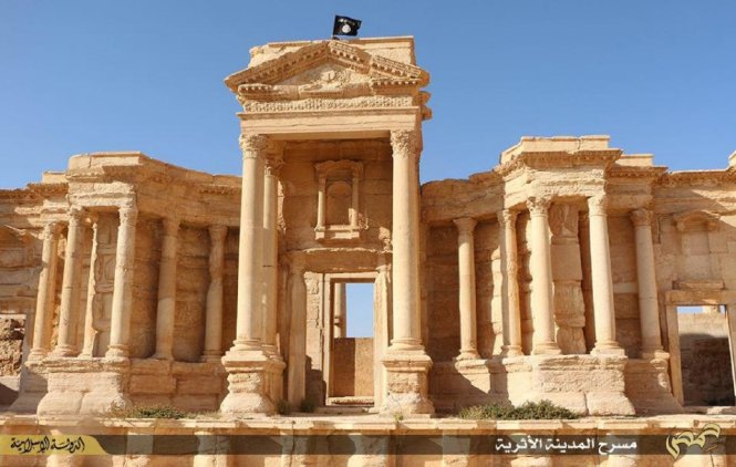 Cờ IS tại Palmyra, Syria Ảnh: AFP