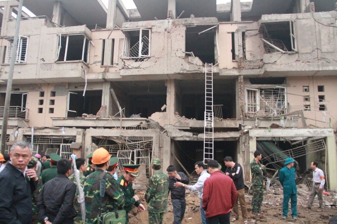 Nhiều nhà cửa trong khu đô thị tan hoang sau vụ nổ - Ảnh: Quang Thế
