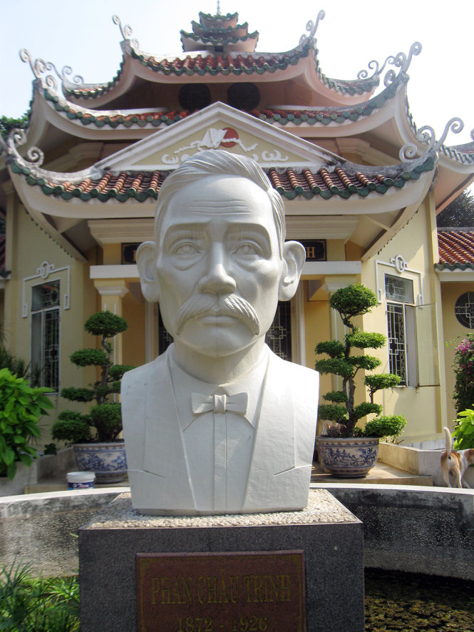 Tượng và đền thờ Phan Châu Trinh ở số 9, Phan Thúc Duyện, P.4, Tân Bình, TP. Hồ Chí Minh
