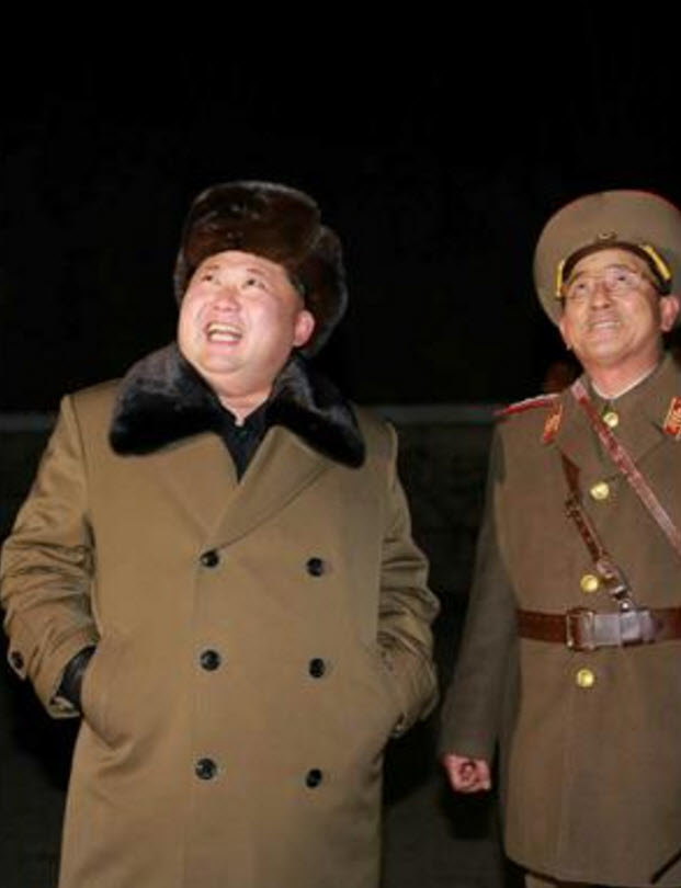 Ông Kim Jong Un vui vẻ khi tên lửa được phóng - Ảnh: Independent