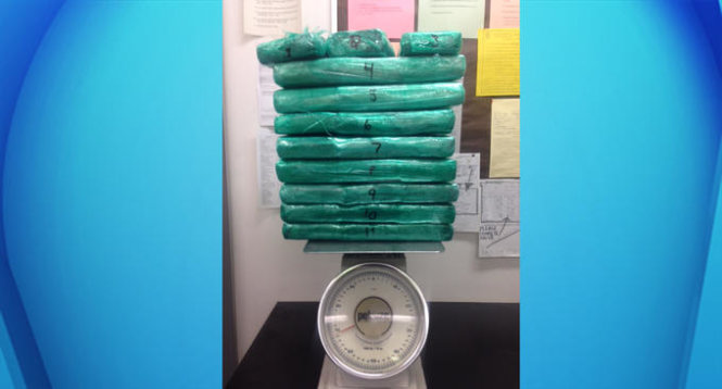 Số ma túy mà nhân viên an ninh tìm thấy trong va li kéo của nữ tiếp viên. Ảnh: Cảnh sát Los Angeles