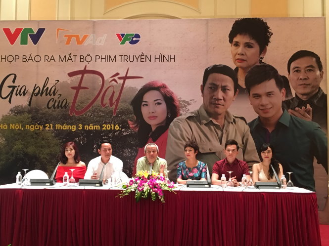 Đoàn phim tại buổi họp báo - Ảnh: V.V.Tuân