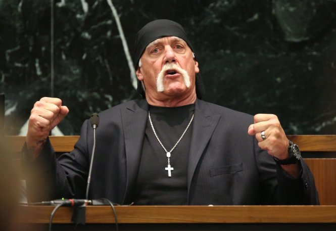Ông Hulk Hogan tại phiên tòa xử mình thắng kiện - Ảnh: Reuters