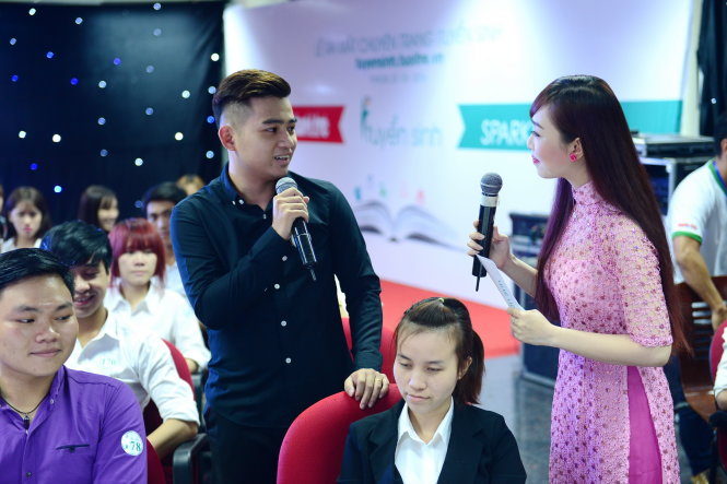 Sinh viên các trường đại học, cao đẳng đóng góp ý kiến cho chuyên trang iTuyểnsinh  - Ảnh: Quang Định