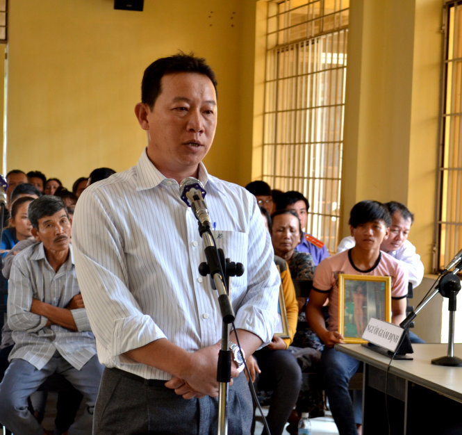 Ông Võ Văn Hòa, trưởng Công an xã Vạn Long, đến tòa với tư cách nhân chứng - Ảnh: Duy Thanh