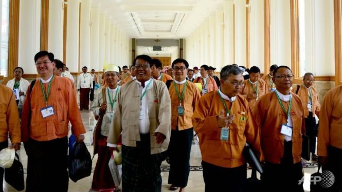 Các tân bộ trưởng của Myanamar Ảnh: AFP