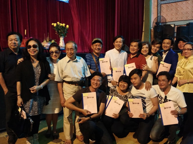 Các nghệ sĩ trong buổi bắt tay dựng lại vở Đời cô Lựu chiều 25-3 - 
Ảnh: Nguyễn Lộc
