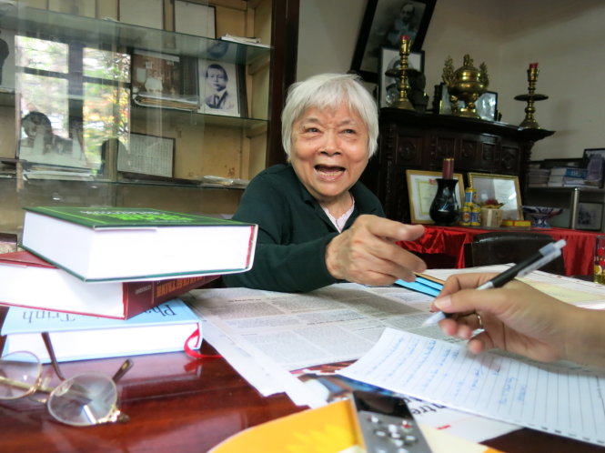 Bà Phan Thị Minh (Lê Thị Kinh), cháu ngoại cụ Phan, hơn 20 năm sưu tầm tư liệu, nghiên cứu về Phan Châu Trinh. Bà hiện sống tại nhà lưu niệm Phan Châu Trinh ở Đà Nẵng - Ảnh: Tự Trung