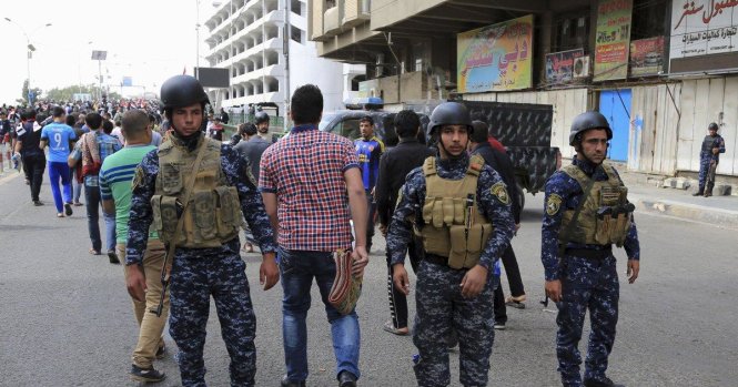 Ảnh: Đánh bom liều chết làm ít nhất 24 người chết tại một sân vận động ở phía nam thủ đô Baghdad, Iraq - Ảnh: Dailyreadlist