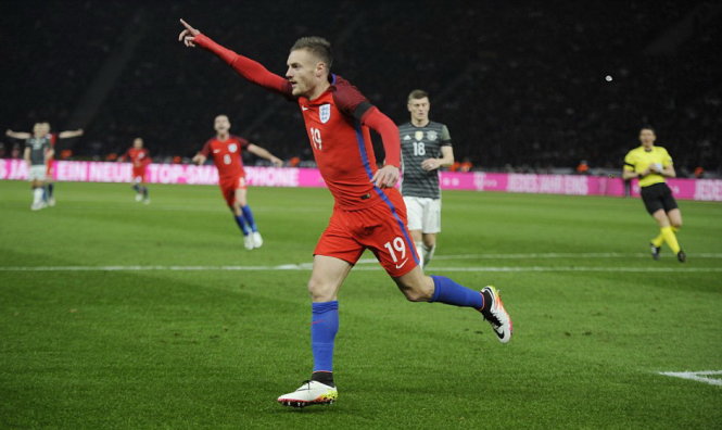 Jamie Vardy ăn mừng bàn thắng vào lưới tuyển Đức. Ảnh: Daily Mail