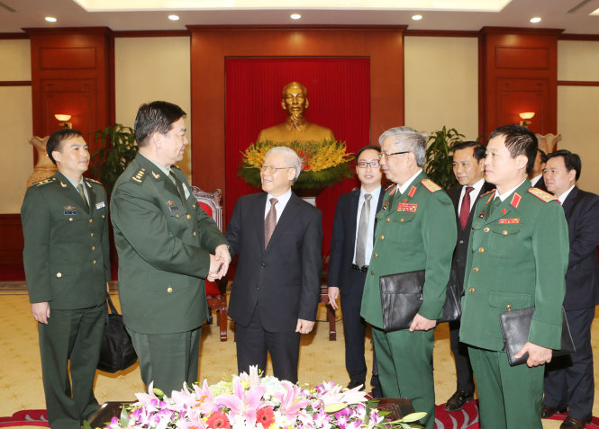 Chiều 27-3, Tổng bí thư Nguyễn Phú Trọng (giữa) tiếp thượng tướng Thường Vạn Toàn (trái) - bộ trưởng Bộ Quốc phòng Trung Quốc - tại trụ sở Trung ương Đảng, ở Hà Nội - Ảnh: TTXVN