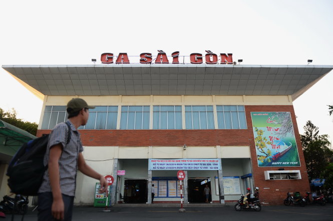 Đoạn đường sắt từ ga Bình Triệu vào ga Sài Gòn tạo ra 14 điểm giao cắt giữa đường sắt và đường bộ, gây kẹt xe khiến nhiều người đề nghị dời ga Sài Gòn - Ảnh: Hữu Khoa