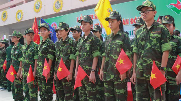 Các chiến sĩ nhí tham gia lễ ra quân “Học kỳ trong quân đội” - Ảnh: Tự Sang