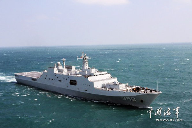 Tàu đổ bộ Trường Bạch Sơn của Trung Quốc - một trong ba tàu “gây sự” với Malaysia khi tuần tra bãi ngầm James hồi năm 2014. Ảnh: Bộ Quốc phòng Trung Quốc