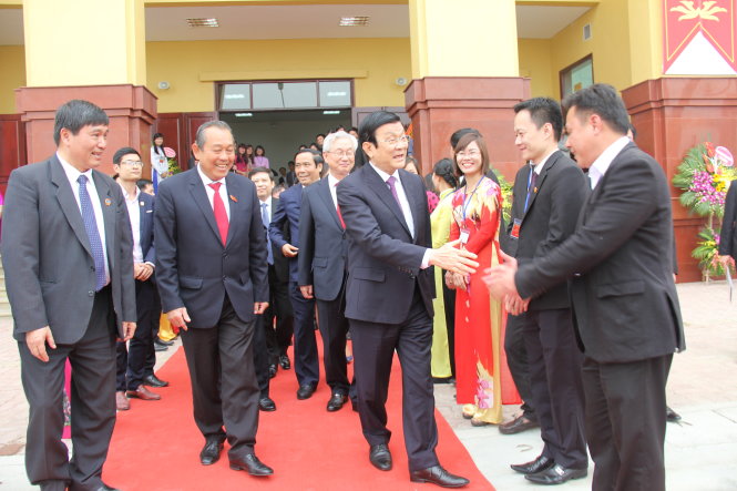 Chủ tịch nước Trương Tấn Sang chúc mừng các cán bộ Học viện Tòa án - Ảnh: T.L.