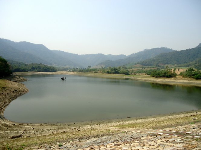 Hồ chứa nước Tà Niêng ở huyện Vĩnh Thạnh đã xuống mực nước chết.