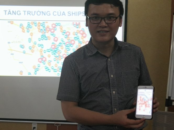 Nguyễn Tuấn Minh giới thiệu ứng dụng ShipS với người dùng. - Ảnh: Đức Thiện