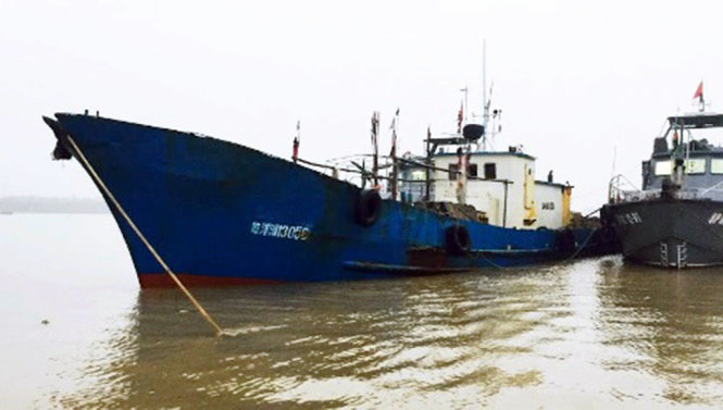 Chiếc tàu chở hơn 100.000 lít dầu DO của Trung Quốc đang bị cơ quan chức năng của Việt Nam tạm giữ do xâm phạm trái phép chủ quyền biển của Việt Nam - Ảnh: Biên phòng Hải Phòng cung cấp