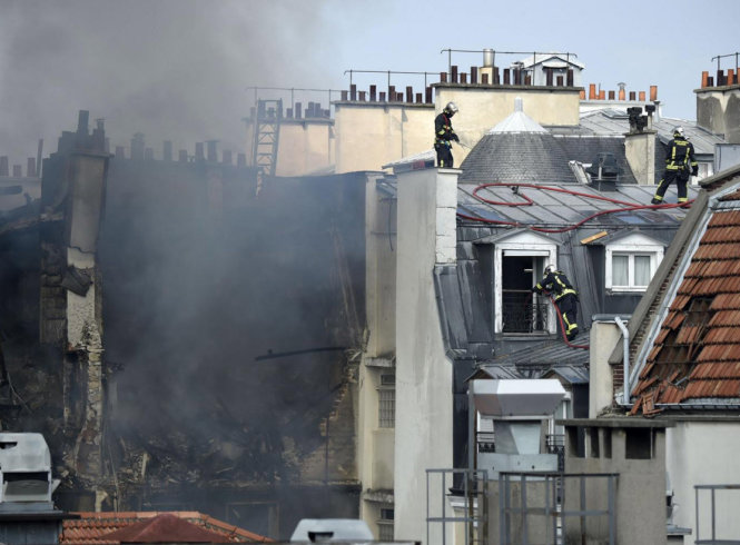 Lực lượng chữa cháy tại hiện trường - Ảnh: Getty Images