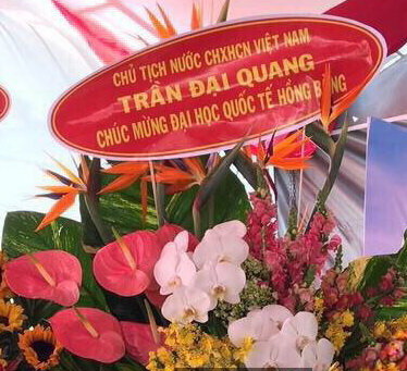 Lẵng hoa chủ tịch nước Trần Đại Quang chúc mừng lễ khởi công - Ảnh: L.Q