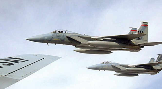 Hai máy bay F-15C thuộc phi đội 131 và 194 của Không quân Vệ binh quốc gia - Ảnh: Không quân Mỹ