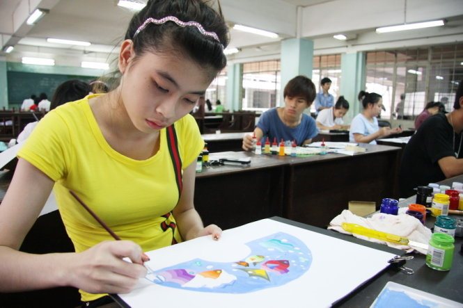 Thí sinh dự thi môn năng khiếu. Ảnh: Trần Huỳnh