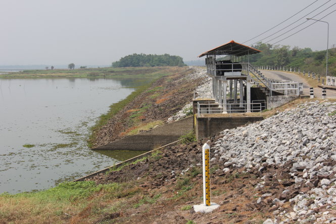 Hồ chứa nước Huai Luang ở tỉnh Udon Thani, đông bắc Thái Lan đang khô hạn nghiêm trọng - Ảnh: Minh Trung