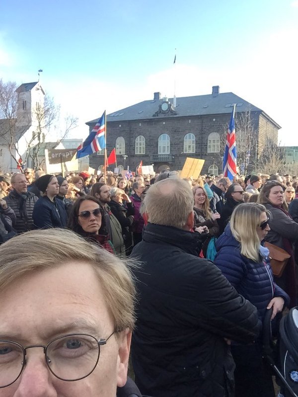 Một khu vực biểu tình tại thủ đô Iceland - Ảnh: Twitter của Jon Gnarr