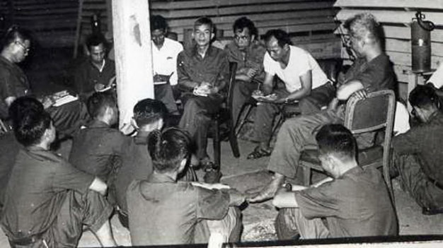 Cán bộ, chiến sĩ trại Davis được phổ biến kế hoạch chiến đấu - Ảnh tư liệu
