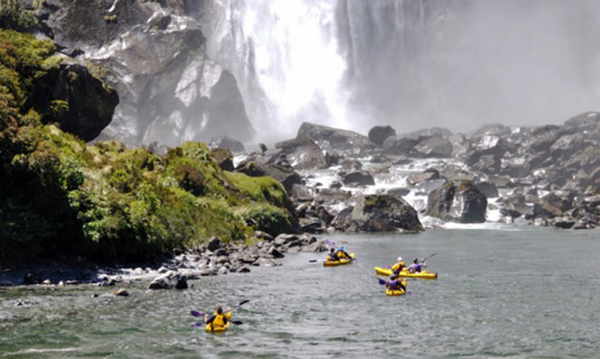 Fiordland là thánh địa đích thực với dân yêu thuyền kayak. Ảnh: Shutterstock.