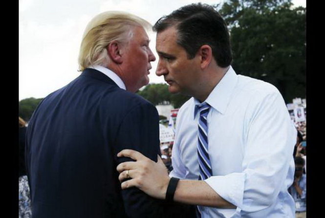 Hai ứng cử viên sáng giá của Đảng Cộng hòa Ted Cruz (phải) và Donald Trump - Ảnh: Reuters