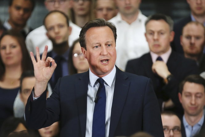 Thủ tướng Anh David Cameron đang nhức đầu với thông tin liên quan đến tài sản ở nước ngoài - Ảnh: Reuters