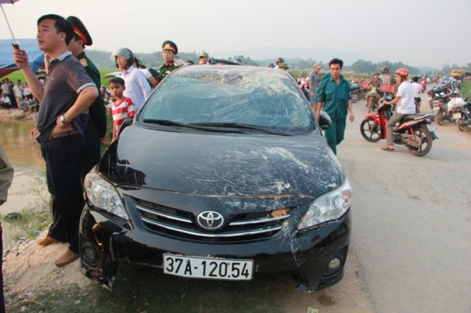 Chiếc ôtô bị nạn - Ảnh: Doãn Hòa