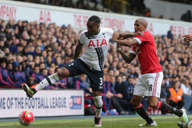 Ashley Young gây thất vọng khi được cho đá ở vị trí tiền đạo. Ảnh: Manchester Evening News