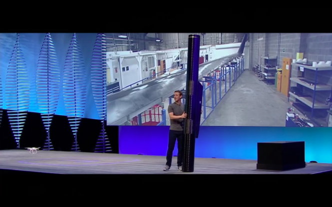 Mark Zuckerberg giới thiệu dự án phát sóng Internet bằng vệ tinh Facebook Free Basics - Ảnh: VentureBeat