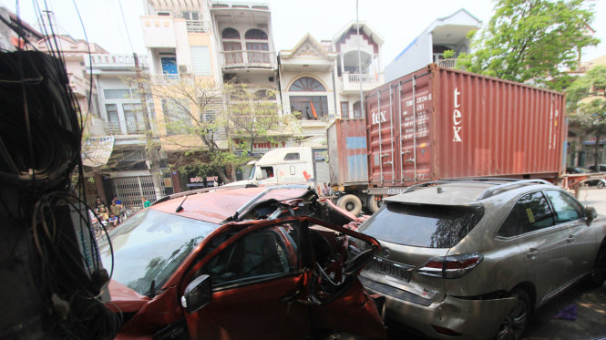 Hiện trường vụ tai nạn giao thông nghiêm trọng khiến một người chết thảm - Ảnh: Tiến Thắng