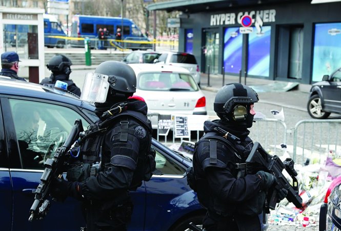 Hiện trường vụ tấn công siêu thị Do Thái ở Paris tháng 1-2015. Ảnh: Reuters