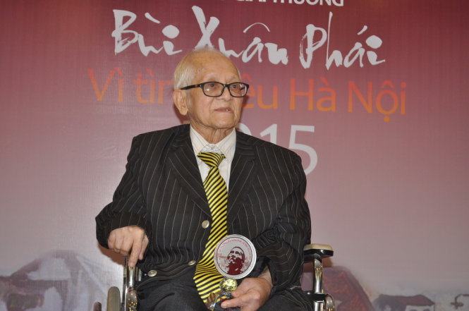 Nhà nghiên cứu văn hoá Giang Quân tại lễ nhận giải Giải thưởng lớn - Vì tình yêu Hà Nội  - Ảnh: V.V.TUÂN
