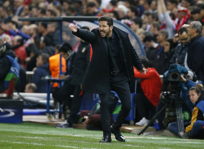 Chiến thuật tuyệt vời của HLV Diego Simeone là chìa khóa giúp Atletico đá bại Barca. Ảnh: Reuters
