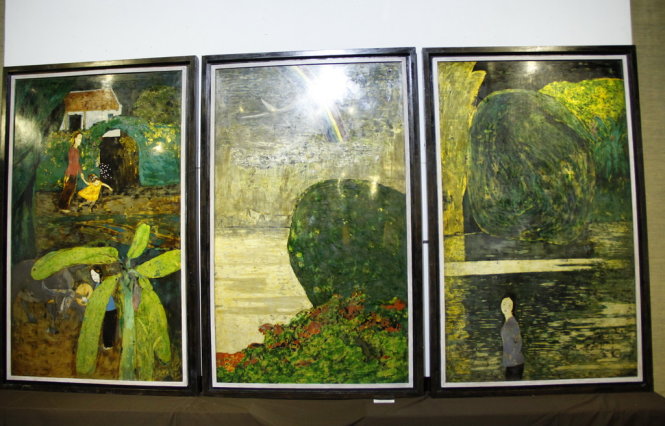 Tranh sơn mài của họa sĩ Lý Trực Sơn được trưng bày tại Trung tâm giao lưu văn hóa phố cổ Hà Nội - Ảnh: Đức Triết